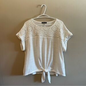 ✌️2/$10✌️ Croft & Barrow White Drop Shoulder Lace Accent T-Shirt – Size XL EUC